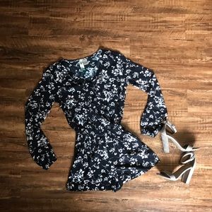 𝐹𝐿𝑂𝑅𝐴𝐿 𝐵𝐿𝐴𝐶𝐾 𝑅𝑂𝑀𝑃𝐸𝑅